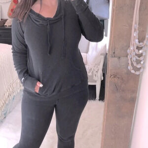 Columbia size medium black hooded sweatshirt